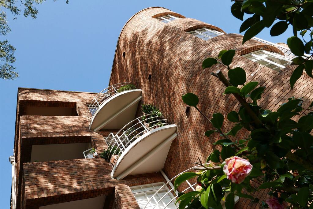 Beautiful Art Deco building.