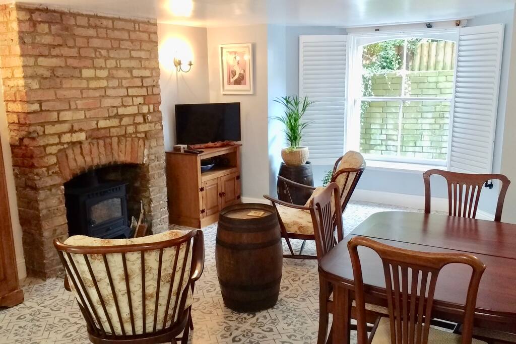 Basement kitchen/diner