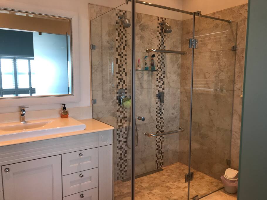 Bedroom 1 en-suite