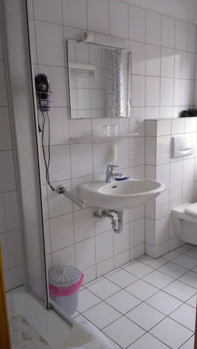 Dusche und WC