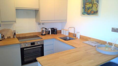 Top Airbnb: Waters Rest - Boutique studio apartment in Stamford