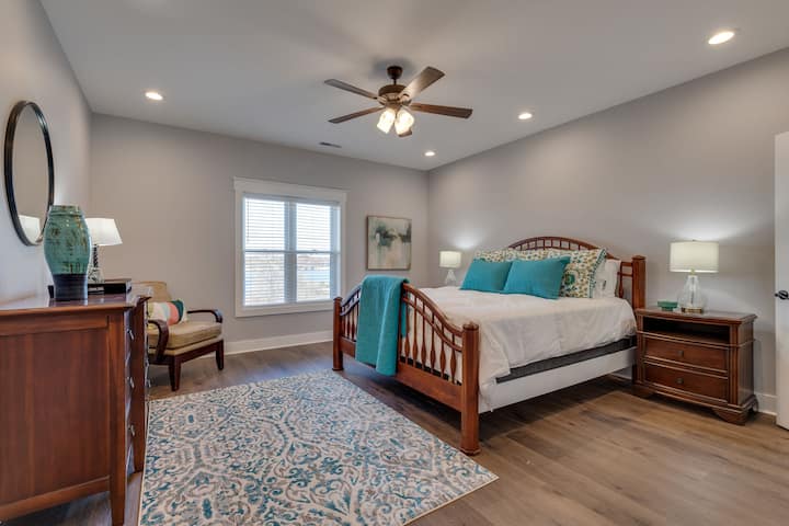 Second floor bed room with great view of the lake.