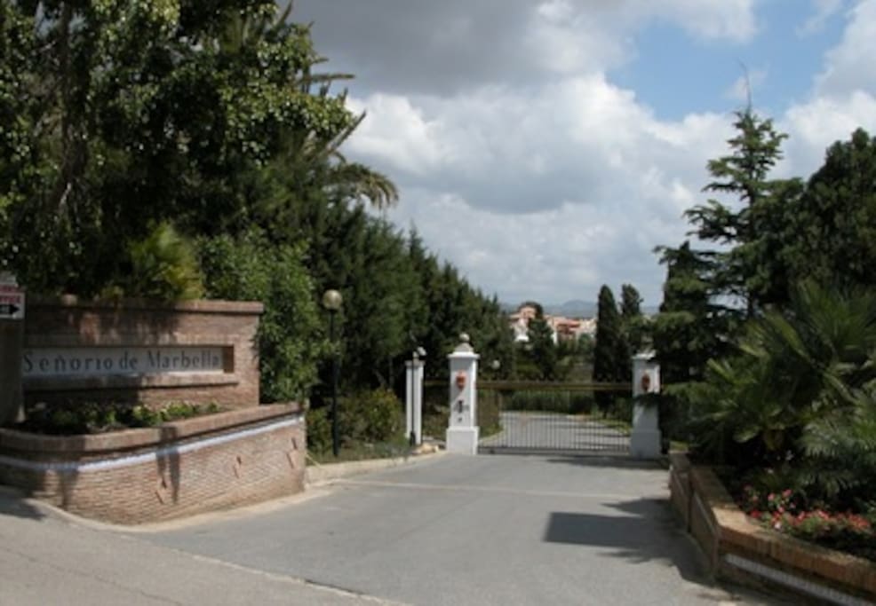 Entrance gate