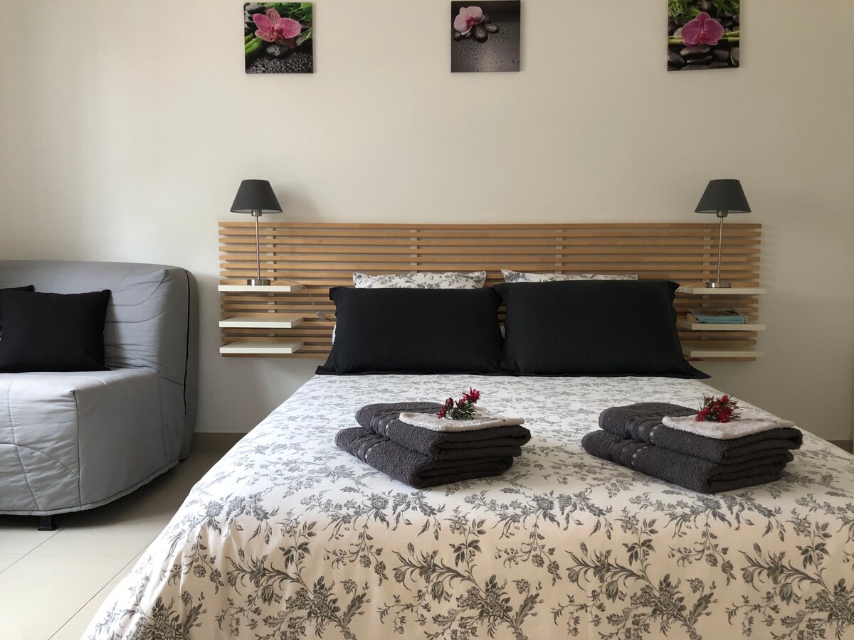 Chumba cha kulala chenye kitanda 140 + kitanda 90