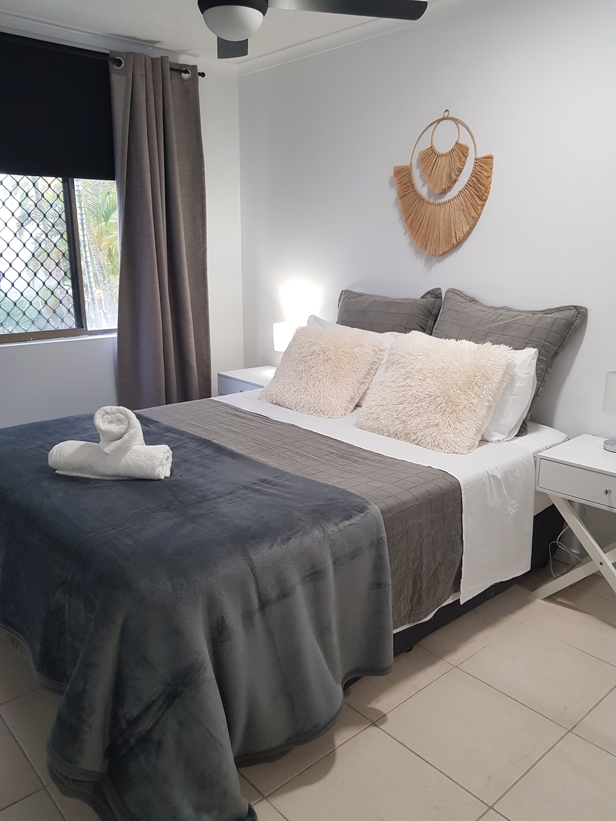 Спална соба - брачни или двокреветни поделени кревети