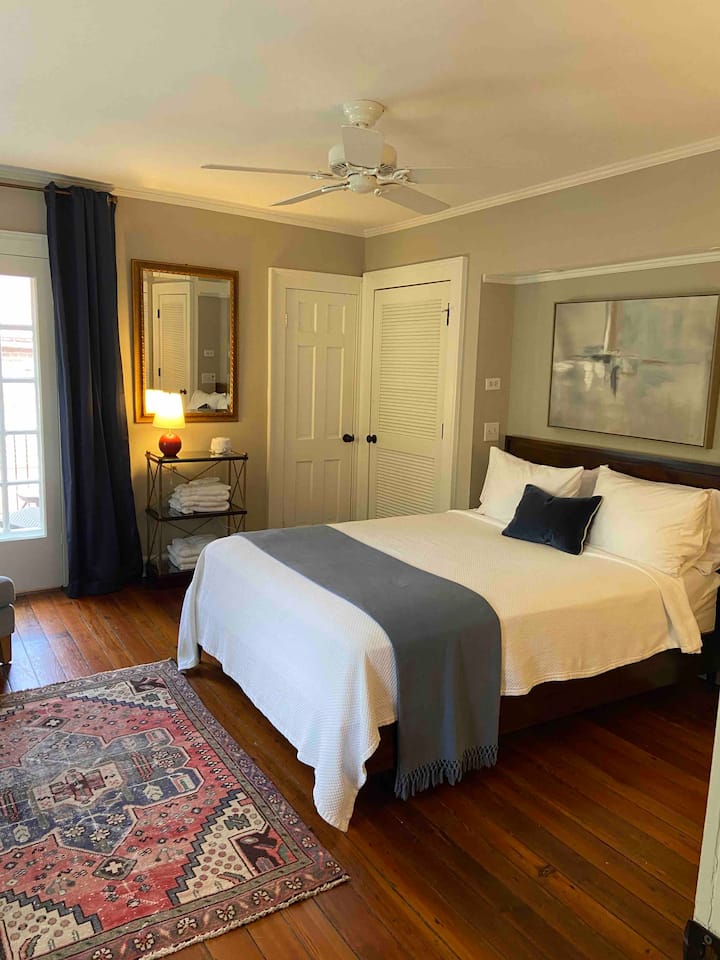 Second floor Queen bedroom