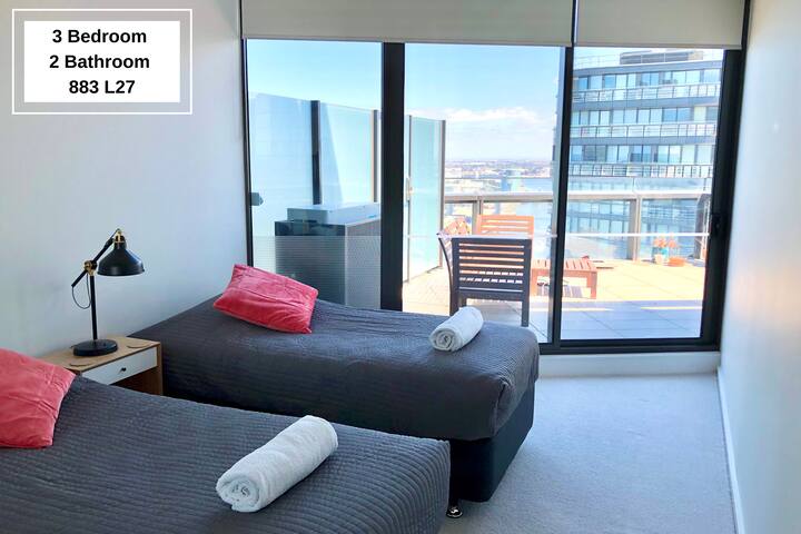 Outstanding 3 Bedroom Sub-Penthouse with Water Vie gallery image 4