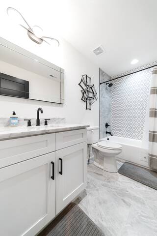 City Hideaway with Stunning Rooftop Escape #3 gallery image 4