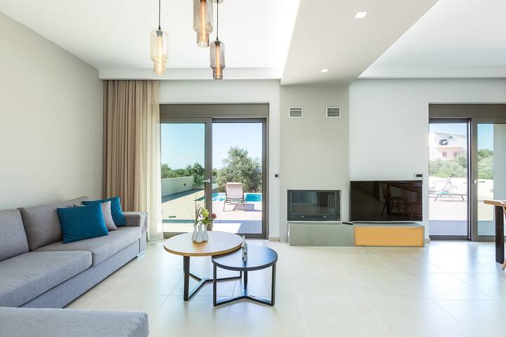 Villa Estel, private pool, gym luxury, family gallery image 3