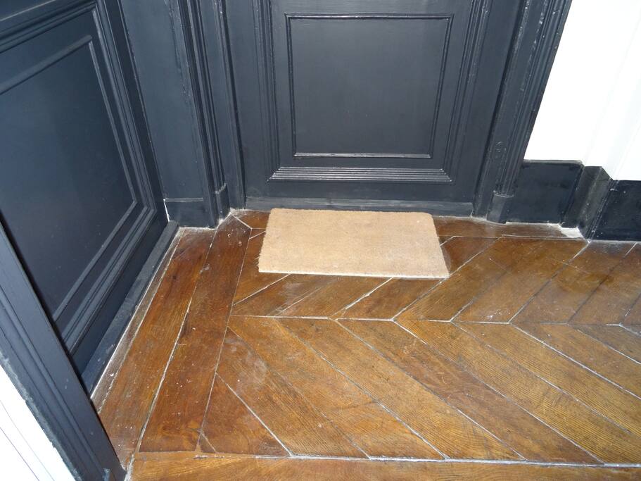 5ème etage, no elevator, .... but you are the only one on the floor !