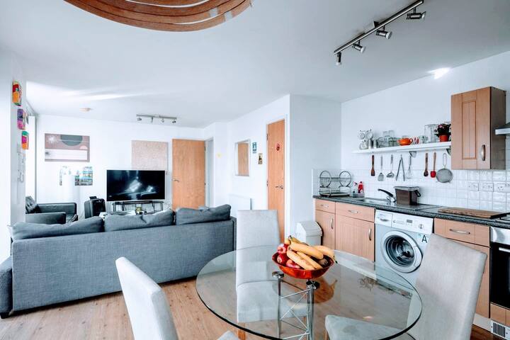 two bedroom flat in the heart of Victoria park. gallery image 2