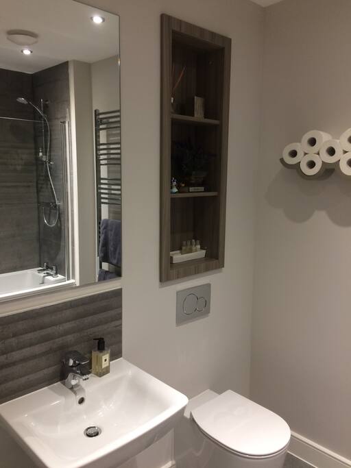 Another view of the bathroom