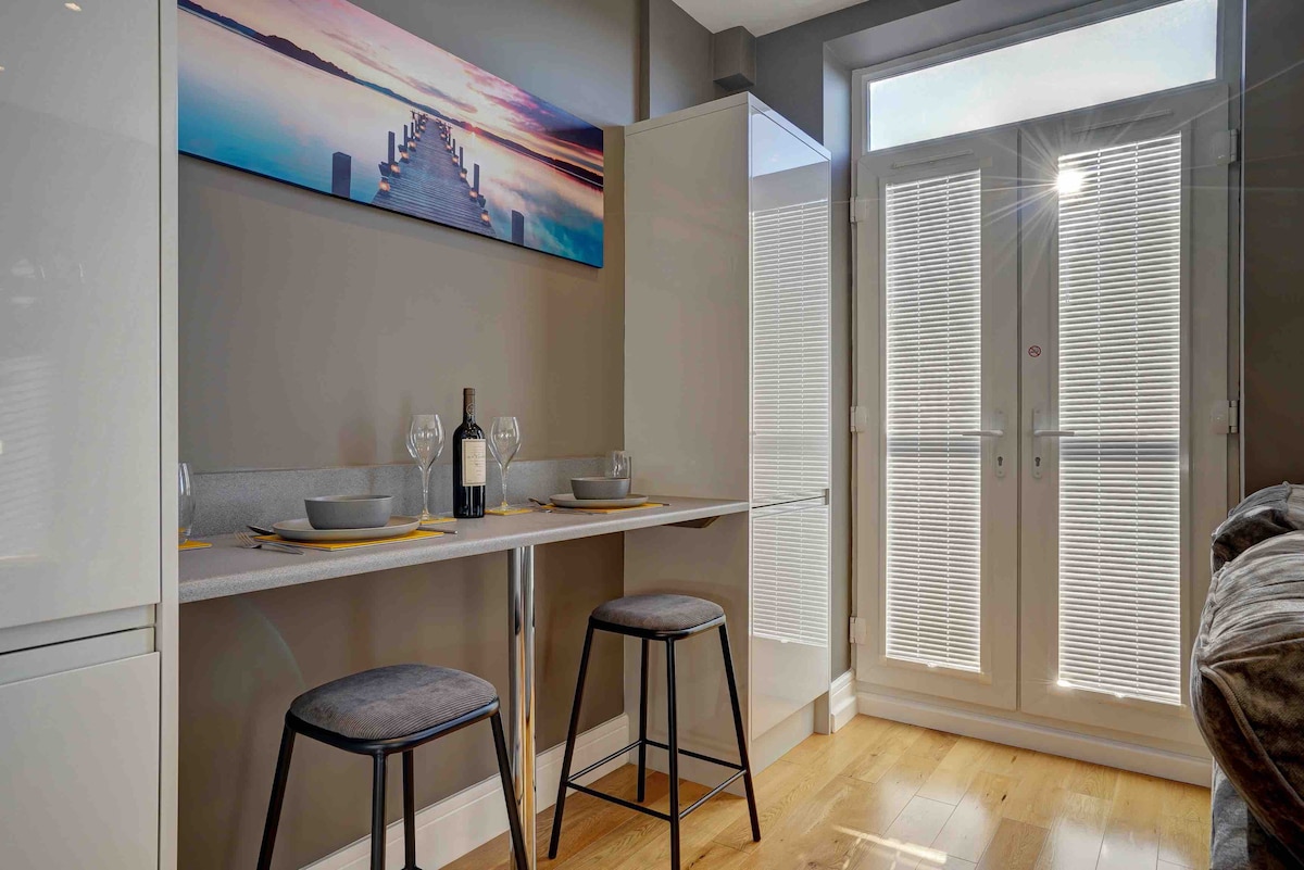 Cosy Luxury city apartment with private