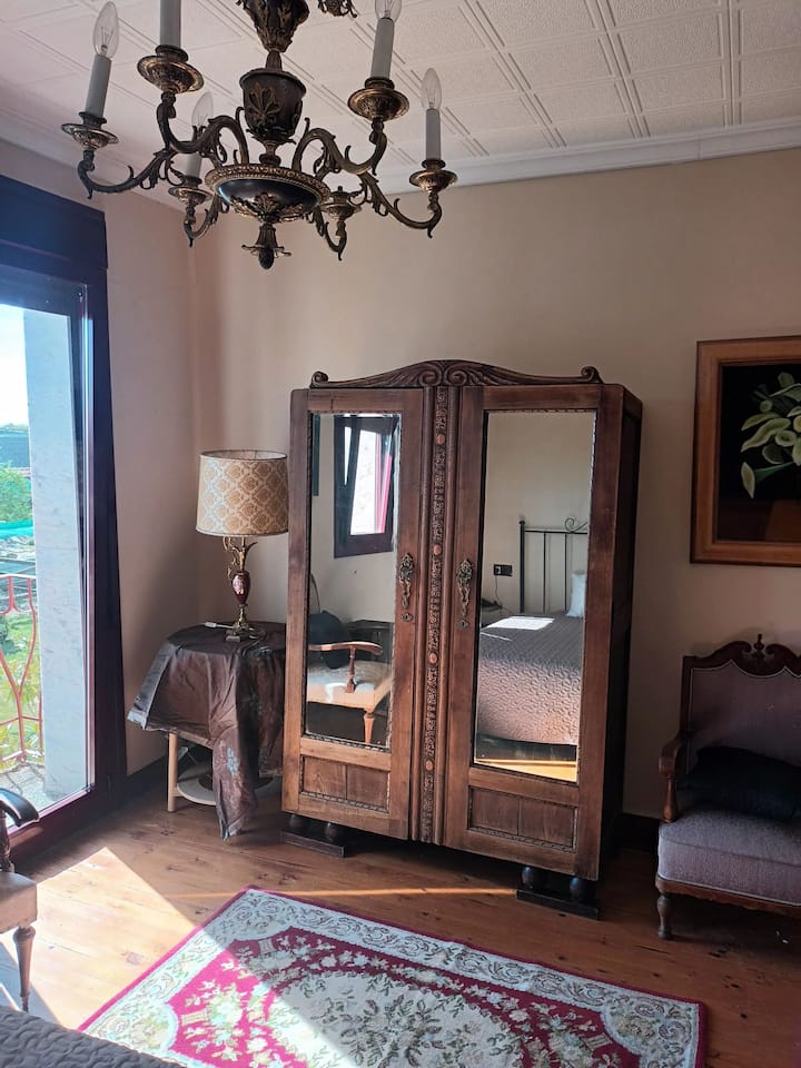 Schlafzimmer 5