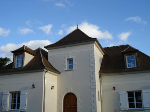 Large house 30 minutes from Paris