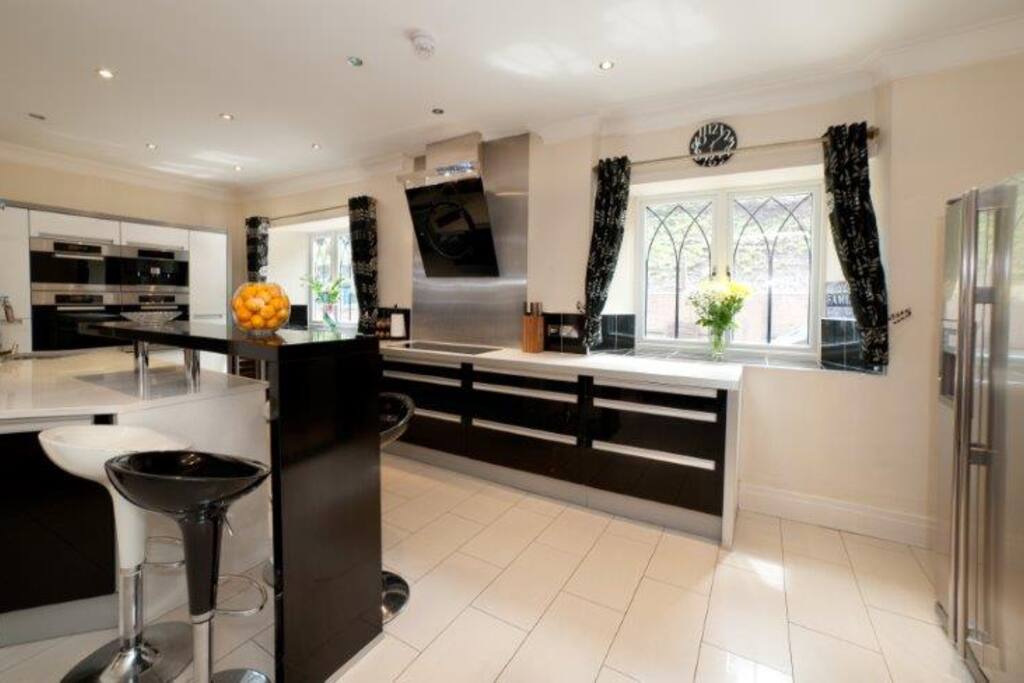 OPEN PLAN KITCHEN