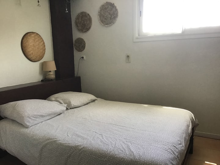 140*190 kreveta s tuš-kabinom