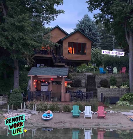 Gorgeous lake home with beachside cabana!