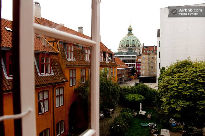 2-floors overlooking Marble Church gallery image 5
