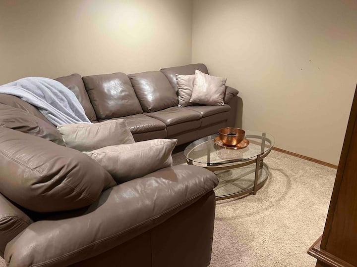 Დაბლა მისაღები ოთახი w tv 