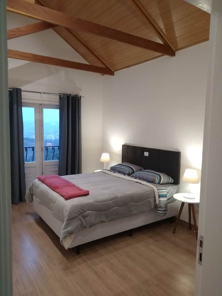 Suitë dopio me banjë të madhe,me derë banaku dhe ballkon për të shijuar pamjen 