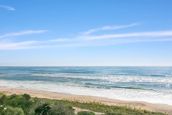 Ocean Front Resort Private decks Pool & Beach