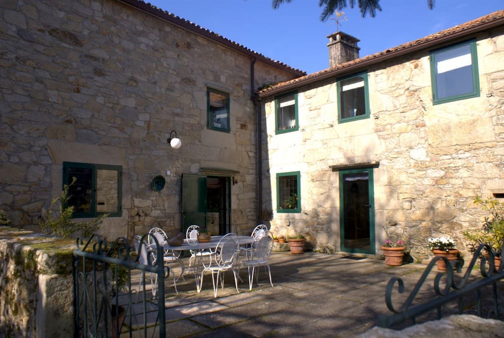 Terraza y entrada (planta baja)