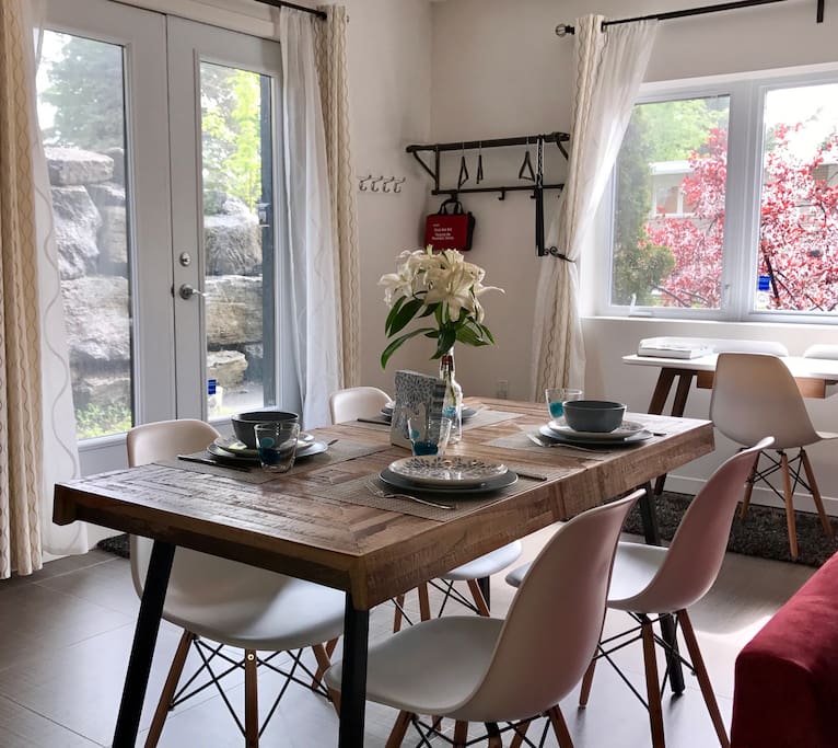 Dining room (Dining table for four)
