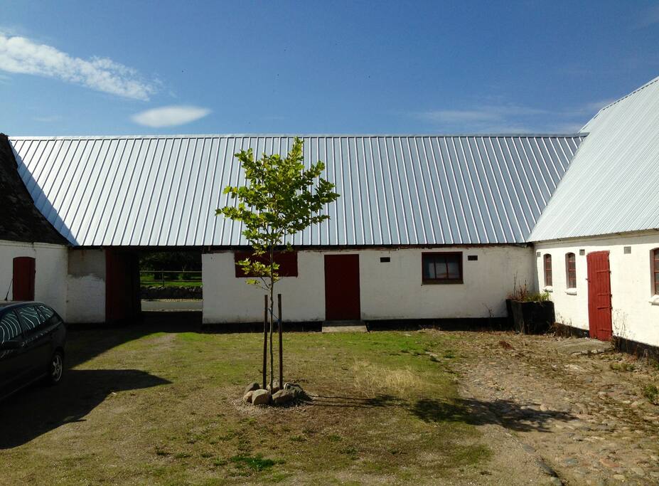 Enclosed and quiet courtyard with private parking.