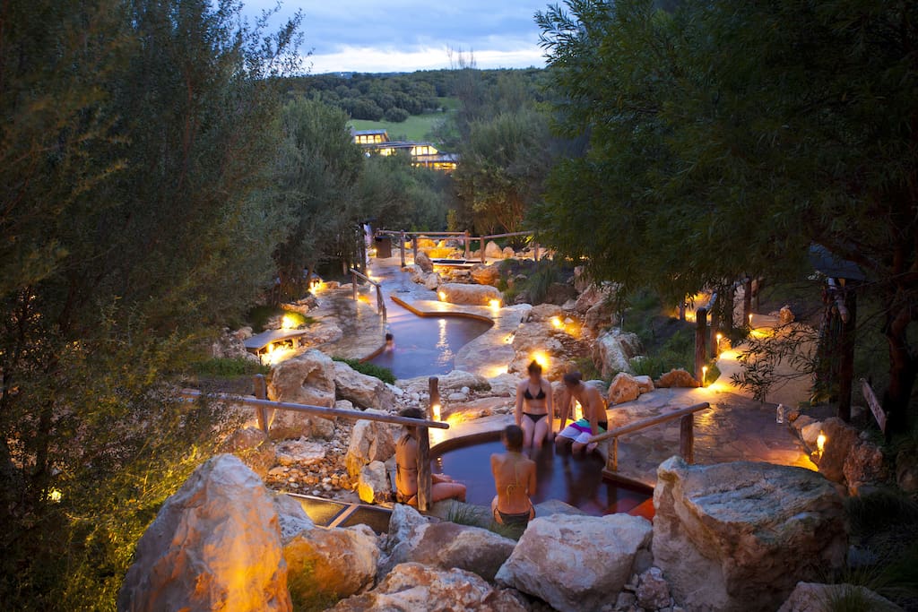 10-15min Drive to The Relaxing hot Springs mineral Baths (A must do)