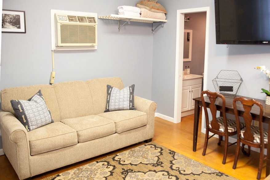 Top Airbnb: Dawson Street Cottage in Thomasville