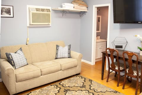 Top Airbnb: Dawson Street Cottage in Thomasville