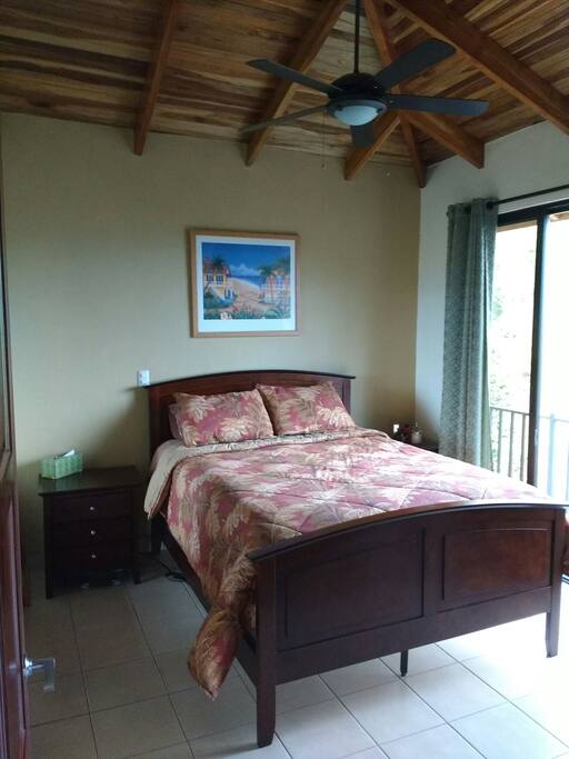 Pillow top Queen bed with soft luxurious sheets