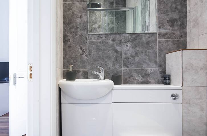 Edinburgh Central Montgomery with free parking gallery image 4