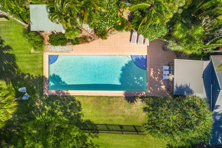 me and john. 5 bedrooms with pool and spa gallery image 2