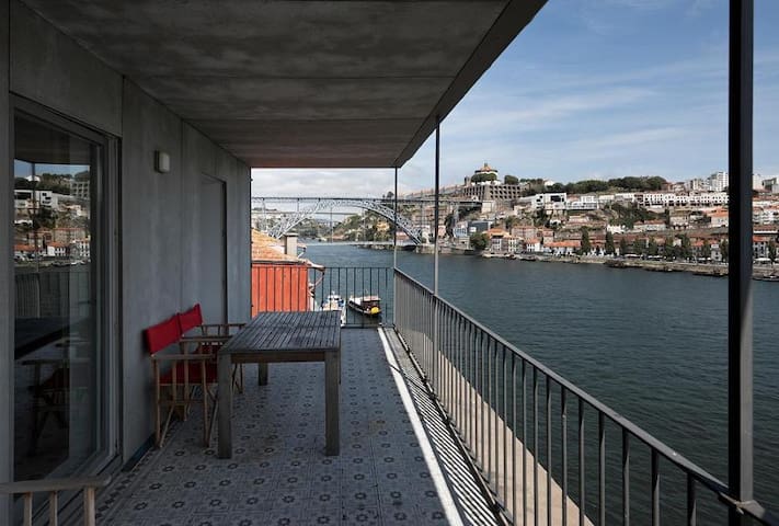 Apartreboleira. Terrace with a view