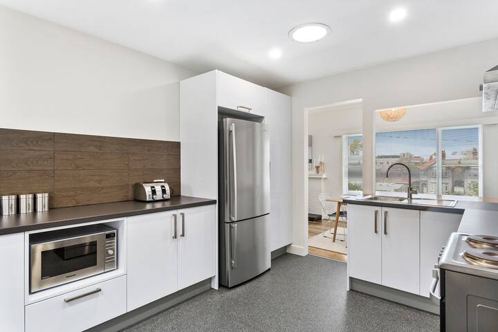 Renovated, ‘Stylish and Chic’ gallery image 5