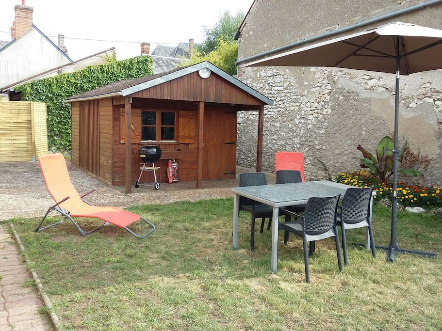 Extérieur avec cabane de jardin