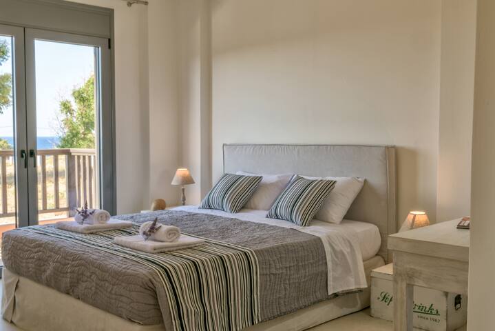 Lygaries, villa Louisa , by the sea, no car needed gallery image 5