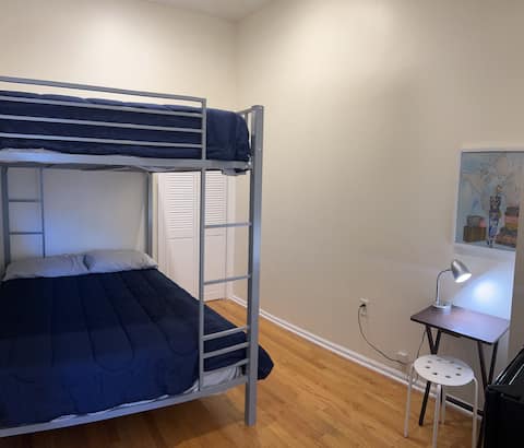 H2- A Block to Wrigley Field - UpTo3Guests
