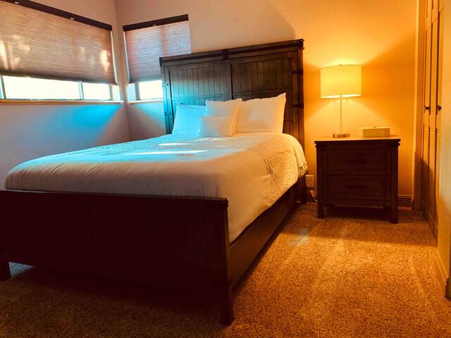 Vermilion Cliff B&B II Private Bedroom & Bathroom