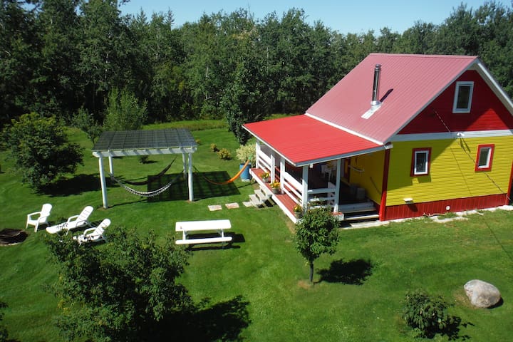 Farm Cottage Near Steep Rock Mb Cabins For Rent In Steep Rock