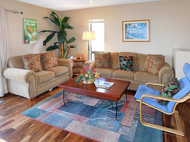 Cozy 2 bedroom, ocean view, 2 blocks from water, gallery image 3