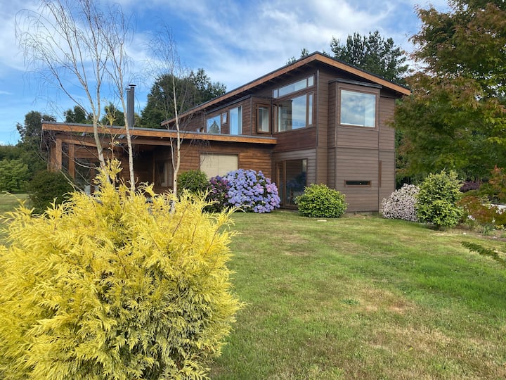 Beautiful house with access to the lake