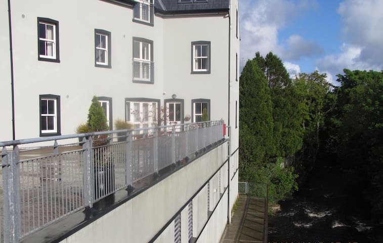 Modern Riverside apartment in Ardara