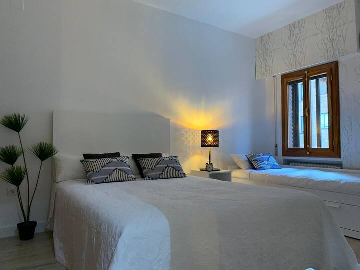 Secondary room (extra bed option)