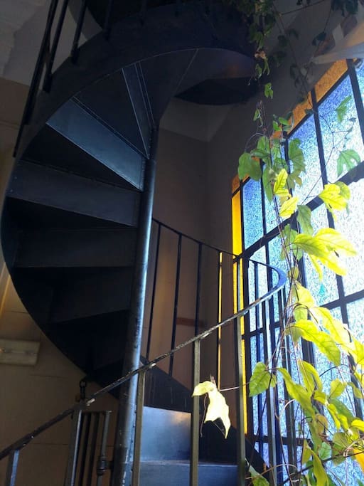 El acceso a las torres es por una escalera caracol