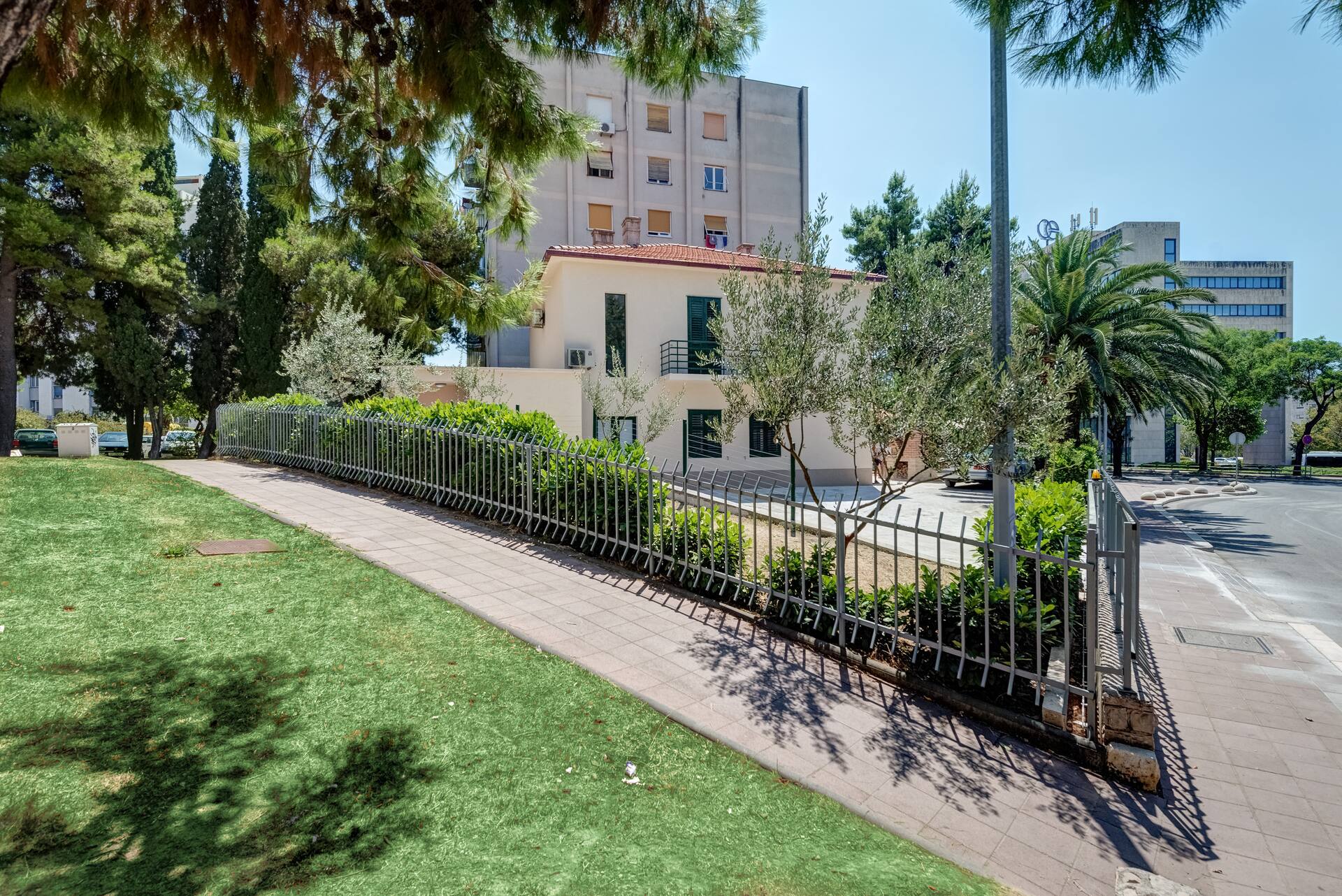 Temple Luxury Apartments 3 (private parking spot) — photo 4
