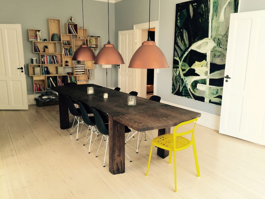 Large dining area to enjoy family meals and cozy chats