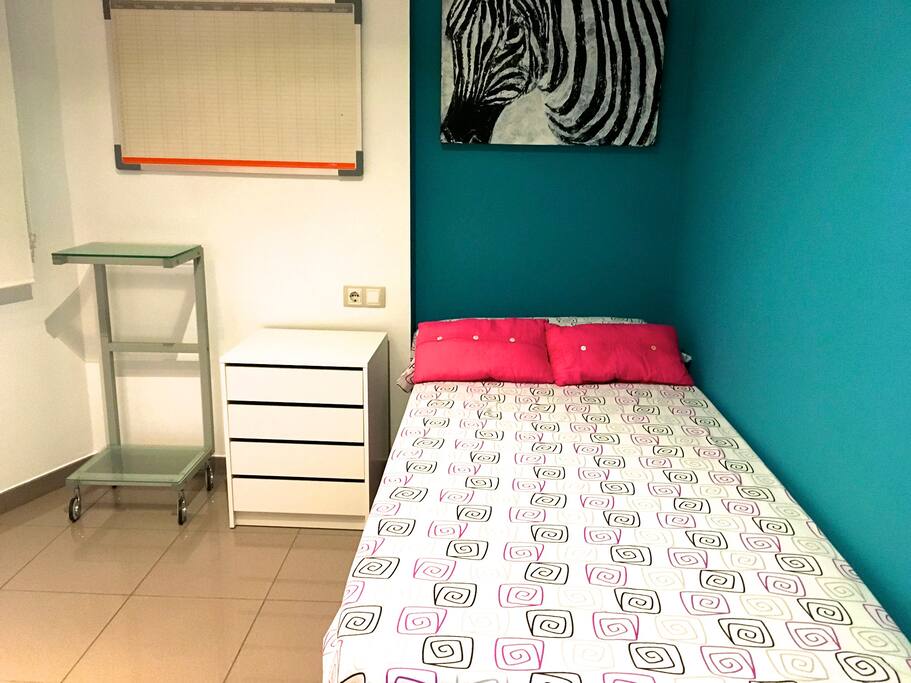 Dormitorio secundario. Secondary bedroom.